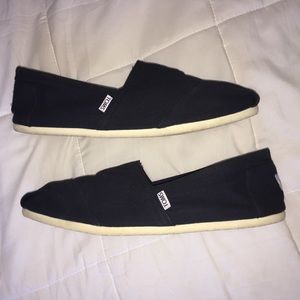 Toms Classic Slip Ons Men's Black Like New
